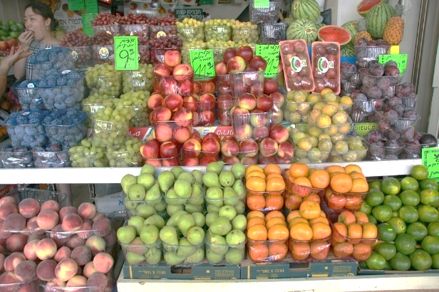 Tel Aviv fruit shop